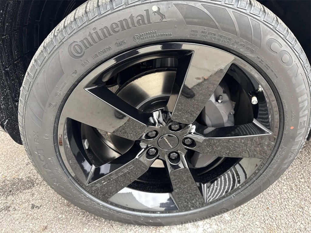 New 2026 Land Rover Defender 110 X-Dynamic SE image 11