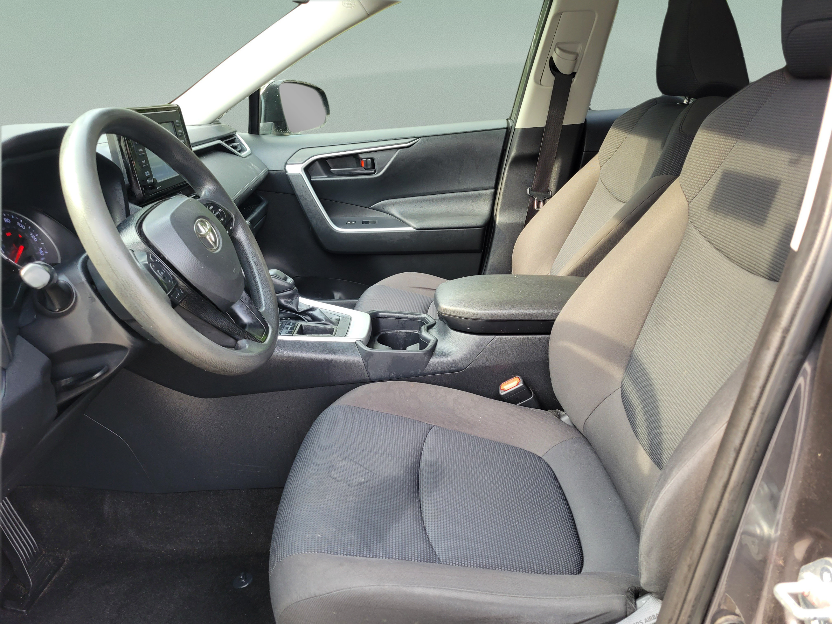 Used 2020 Toyota RAV4 LE w/ Carpet Mat Package FWD image 15