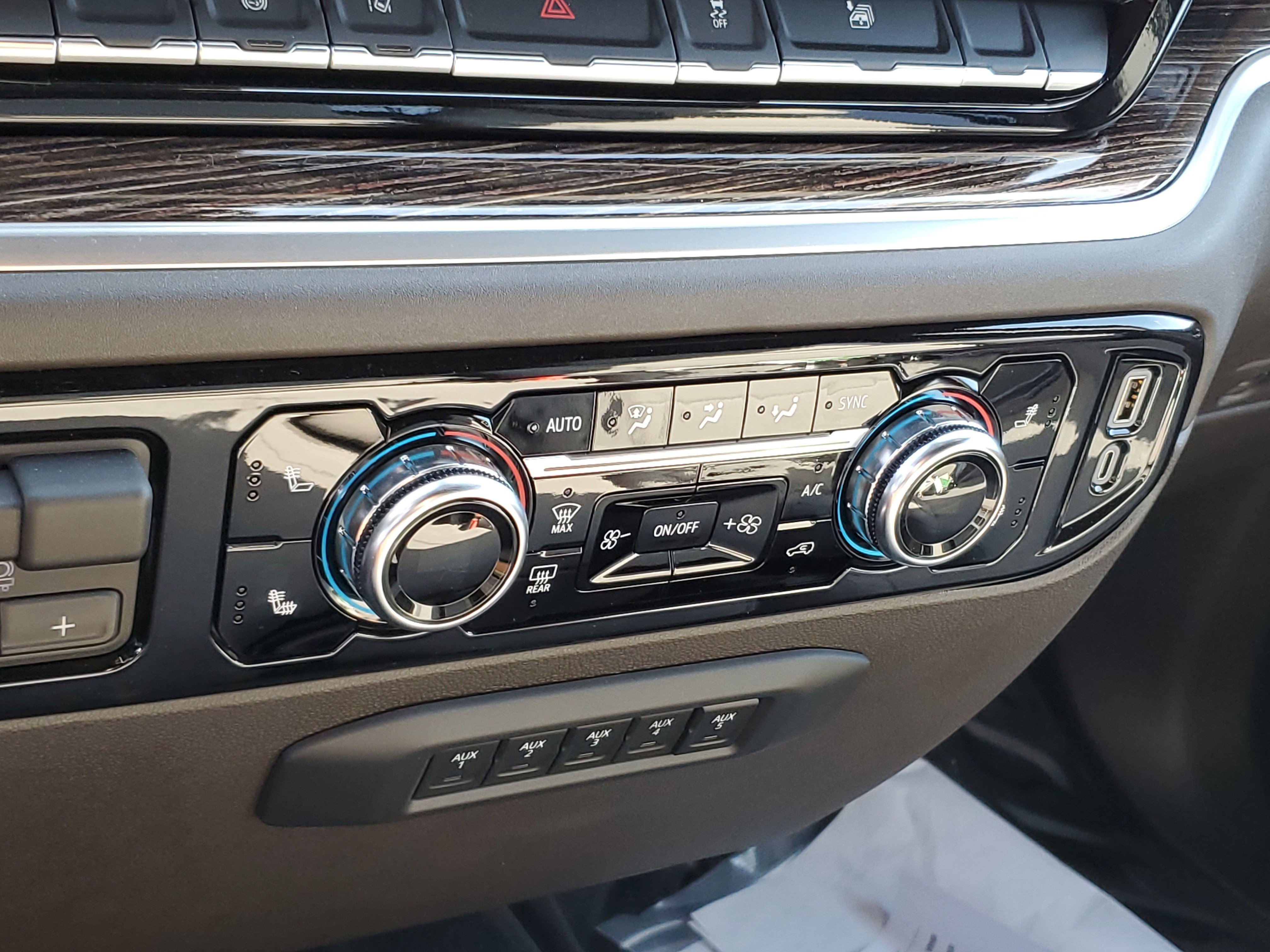 New 2025 GMC Sierra 3500 SLE w/ SLE Convenience Package image 21