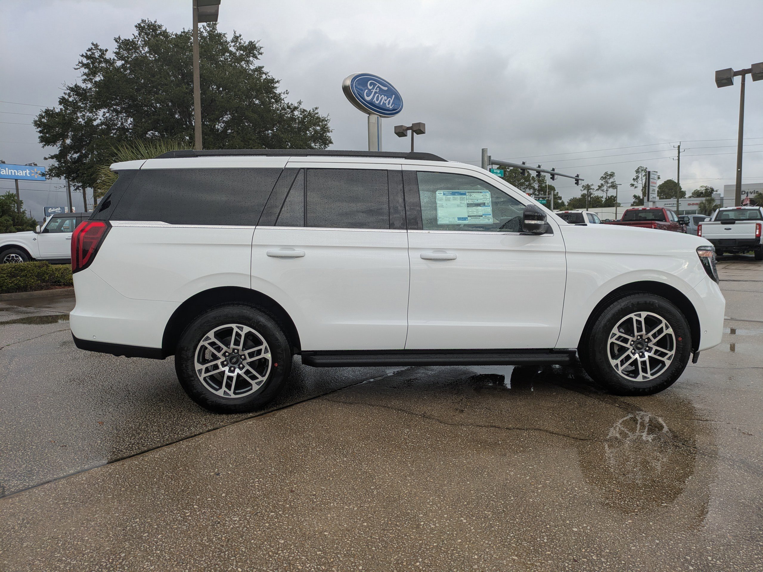New 2025 Ford Expedition Active image 3