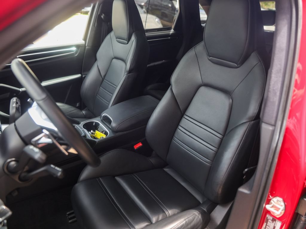 Certified 2023 Porsche Cayenne GTS AWD/4WD image 5