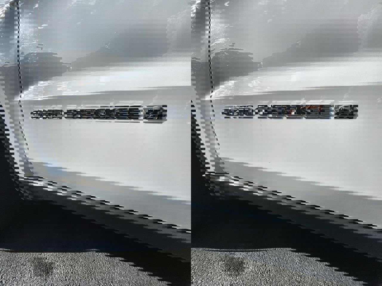 Used 2022 Jeep Grand Cherokee Limited w/ Trailer Tow Group IV image 31