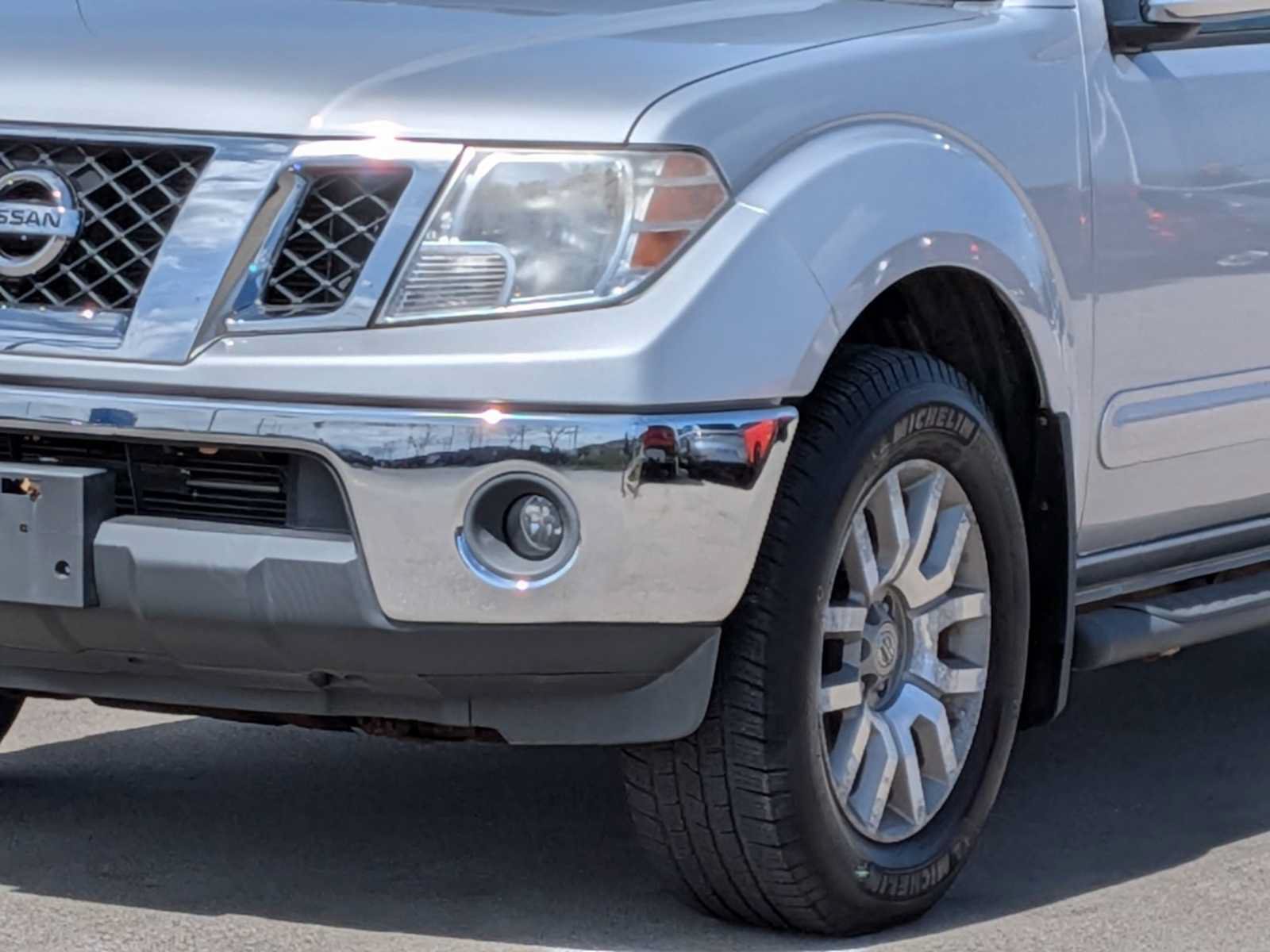 Used 2012 Nissan Frontier SL w/ Moonroof Pkg AWD/4WD image 10