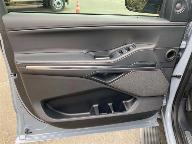 Used 2025 Lincoln Navigator Reserve w/ Jet Appearance Package image 13