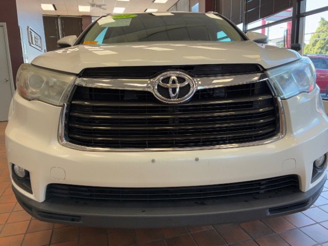 Used 2016 Toyota Highlander XLE image 3
