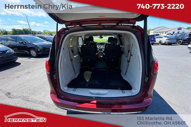 Used 2019 Chrysler Pacifica Touring-L FWD image 20