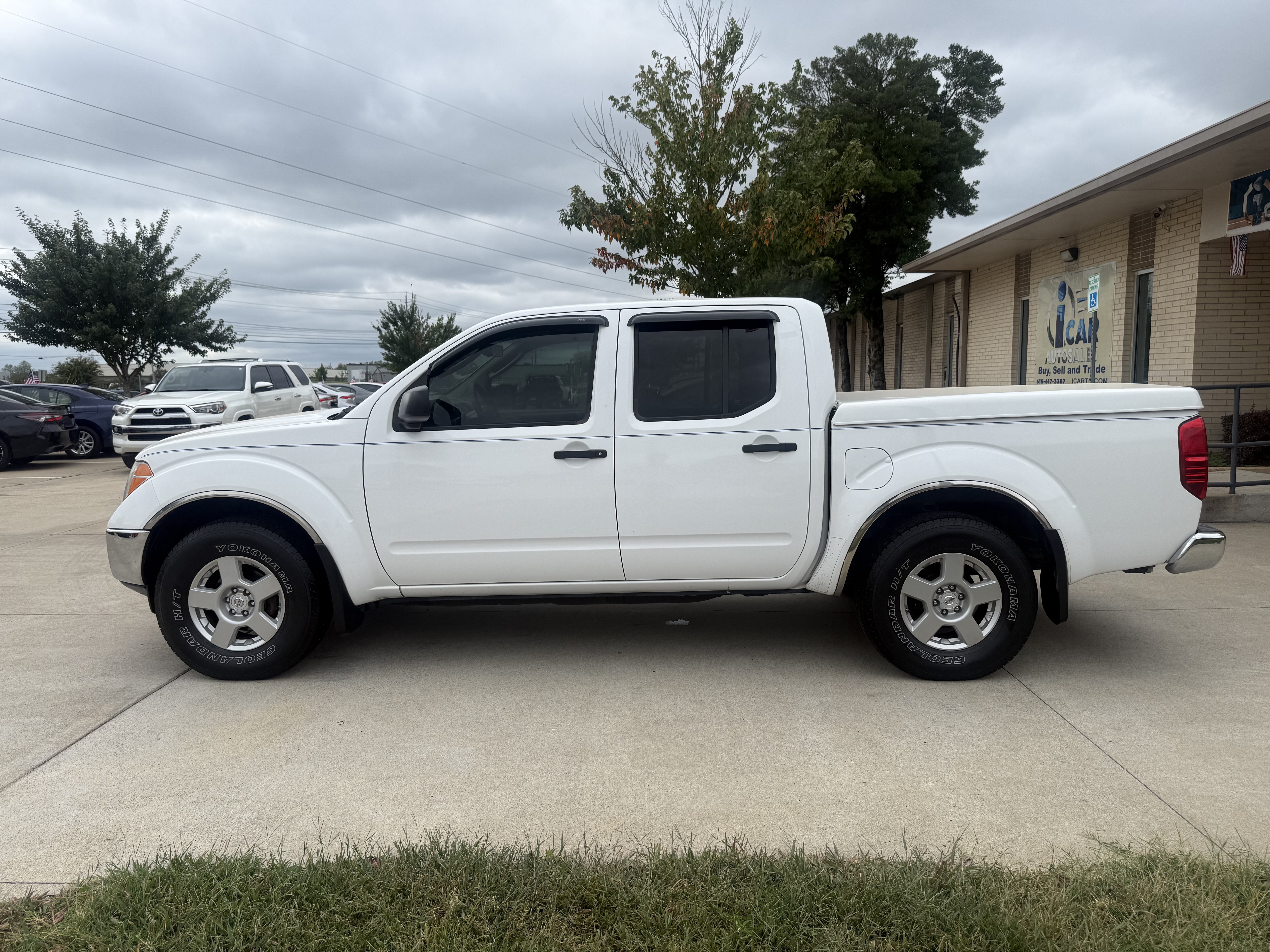 Used 2008 Nissan Frontier SE w/ SE Value Truck Pkg AWD/4WD image 4