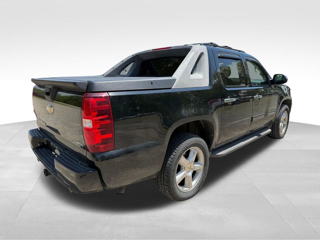 Used 2011 Chevrolet Avalanche LT w/ Regional Value Package AWD/4WD image 6