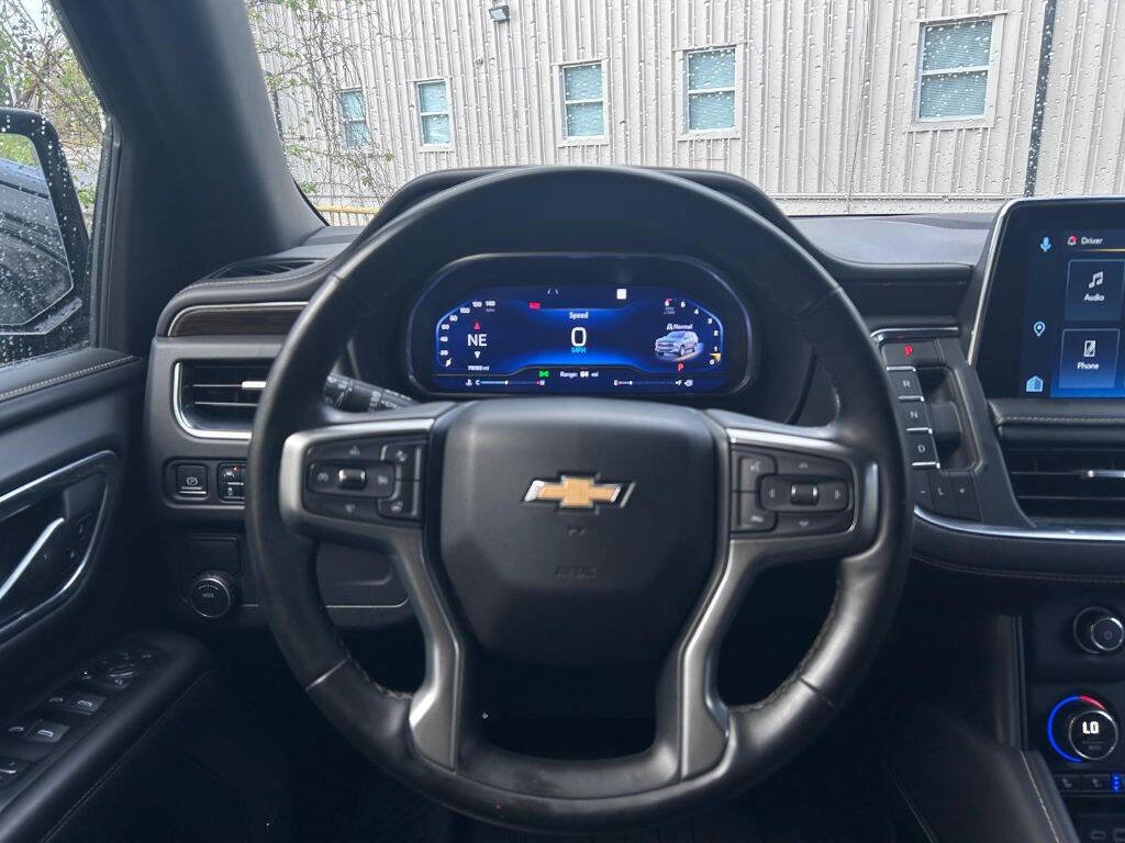 Used 2023 Chevrolet Suburban Premier image 18