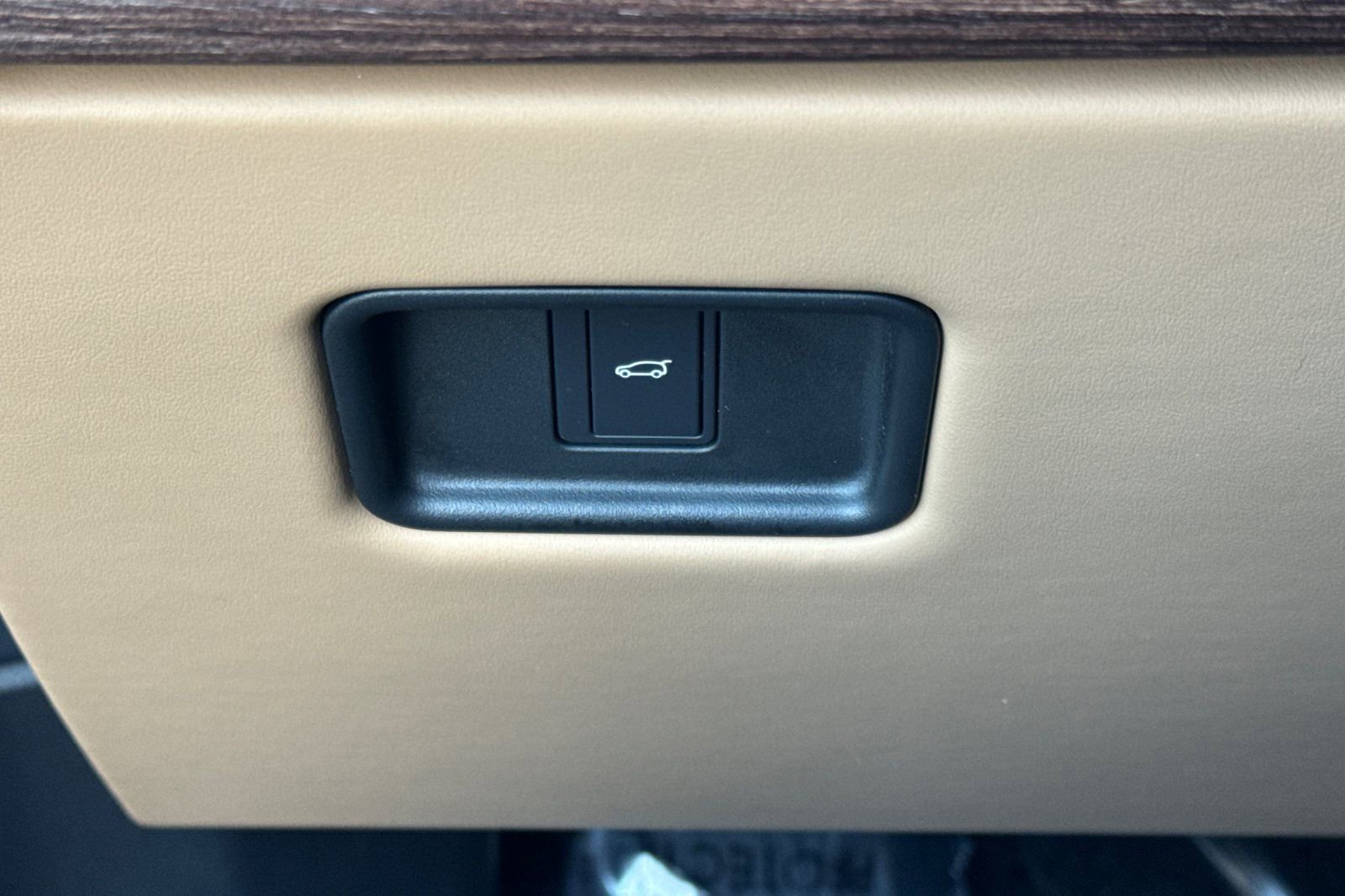 Used 2023 Land Rover Range Rover SE image 32