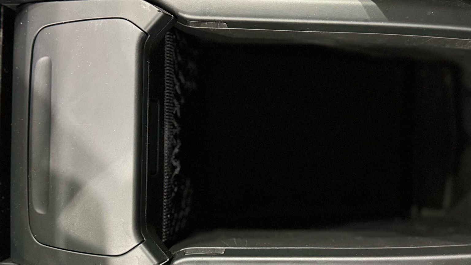 Used 2020 Volvo XC40 T5 Momentum image 69