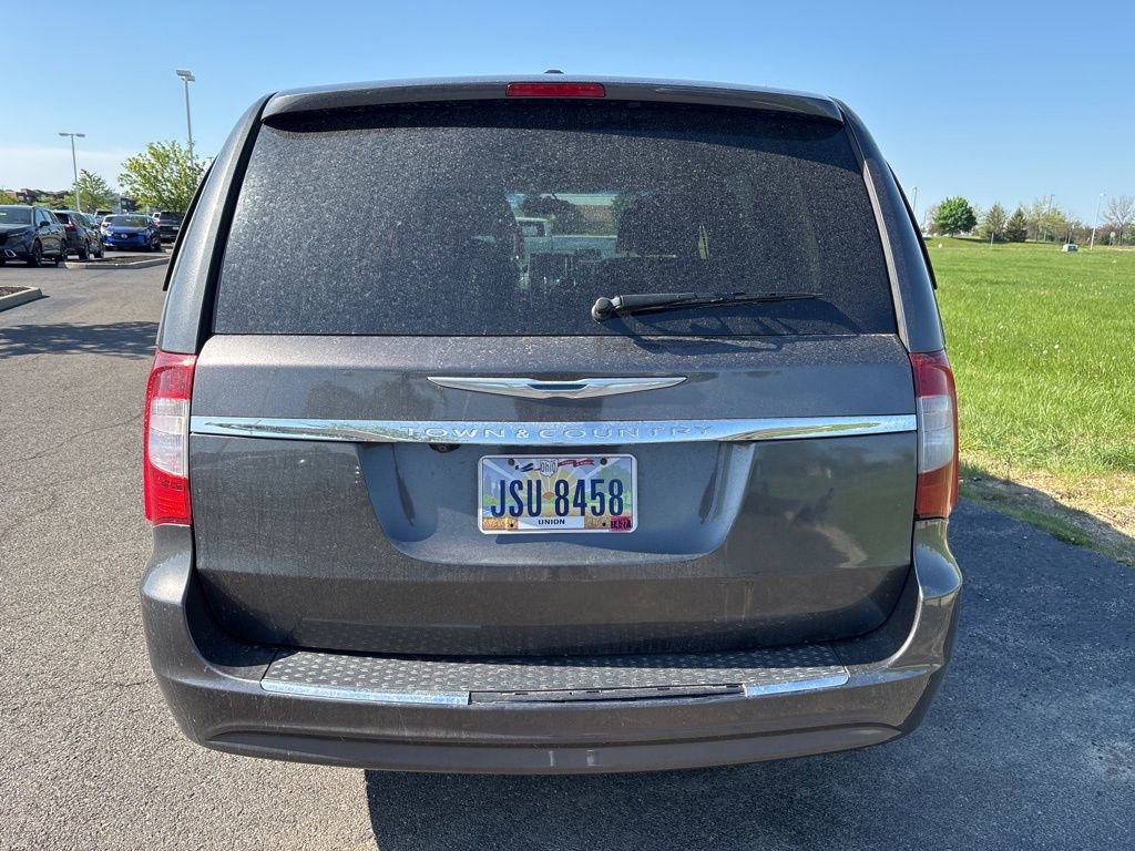 Used 2016 Chrysler Town & Country Touring w/ Driver Convenience Group image 8