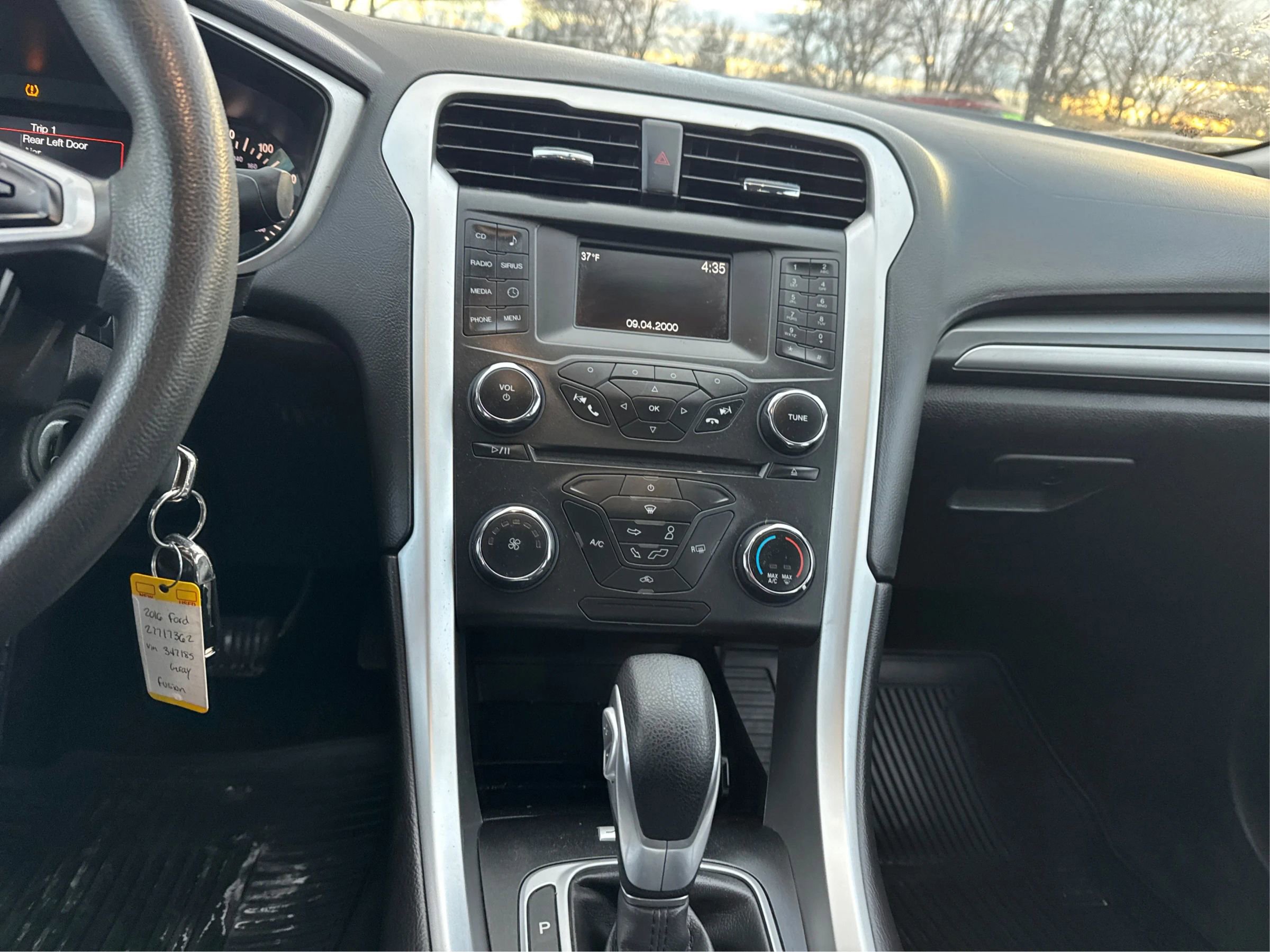 Used 2016 Ford Fusion SE image 15