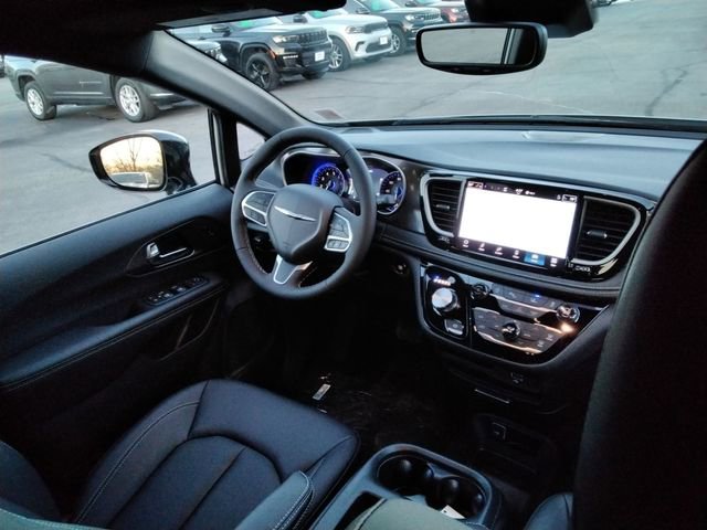 New 2026 Chrysler Pacifica Select FWD image 21