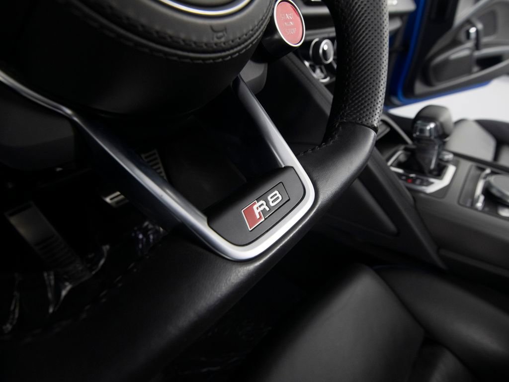 Used 2021 Audi R8 V10 w/ Premium Package RWD image 31