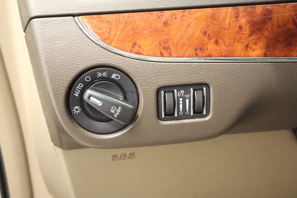 Used 2014 Chrysler Town & Country Touring FWD image 18