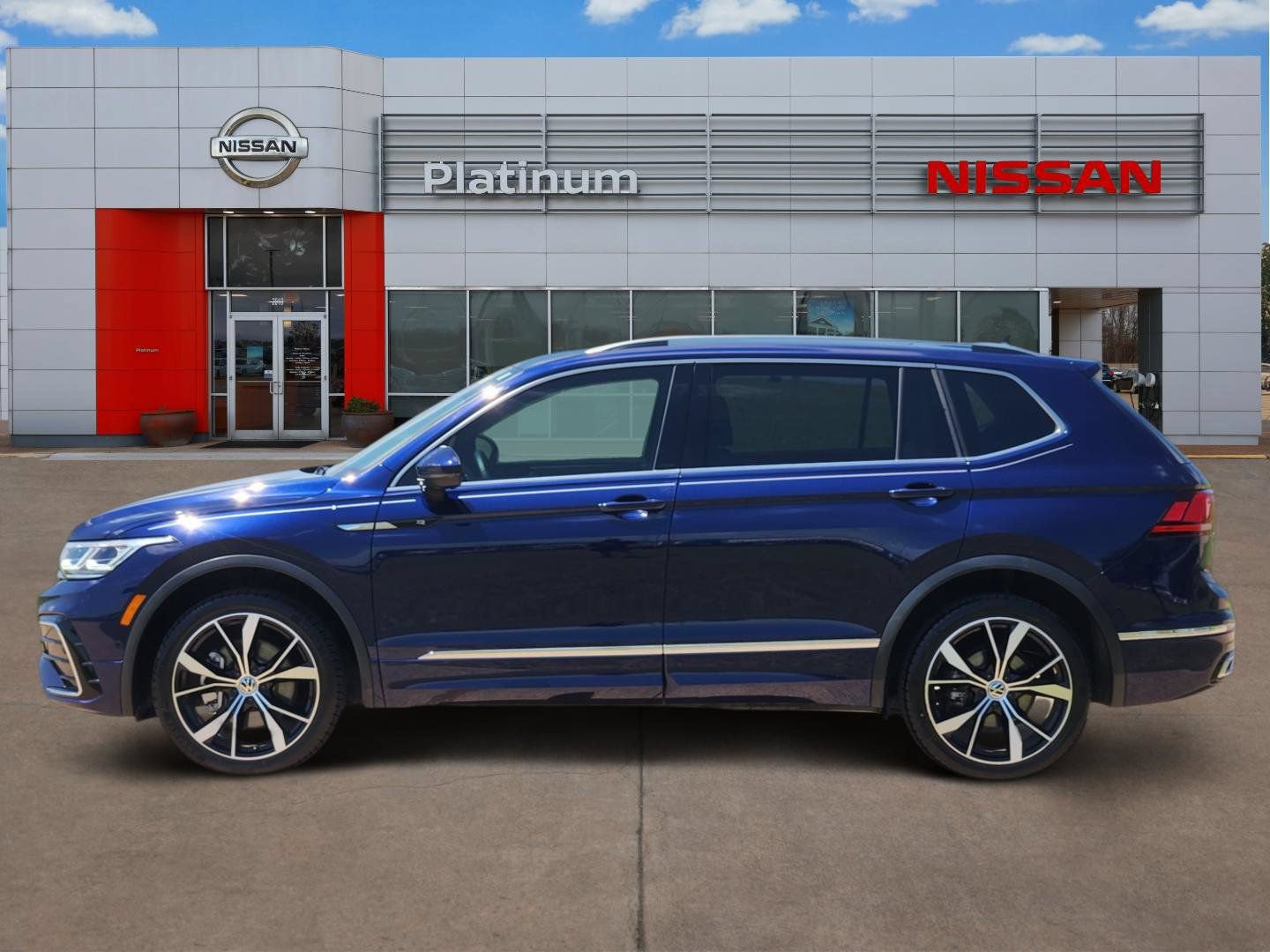 Used 2024 Volkswagen Tiguan SEL R-Line AWD/4WD video 3