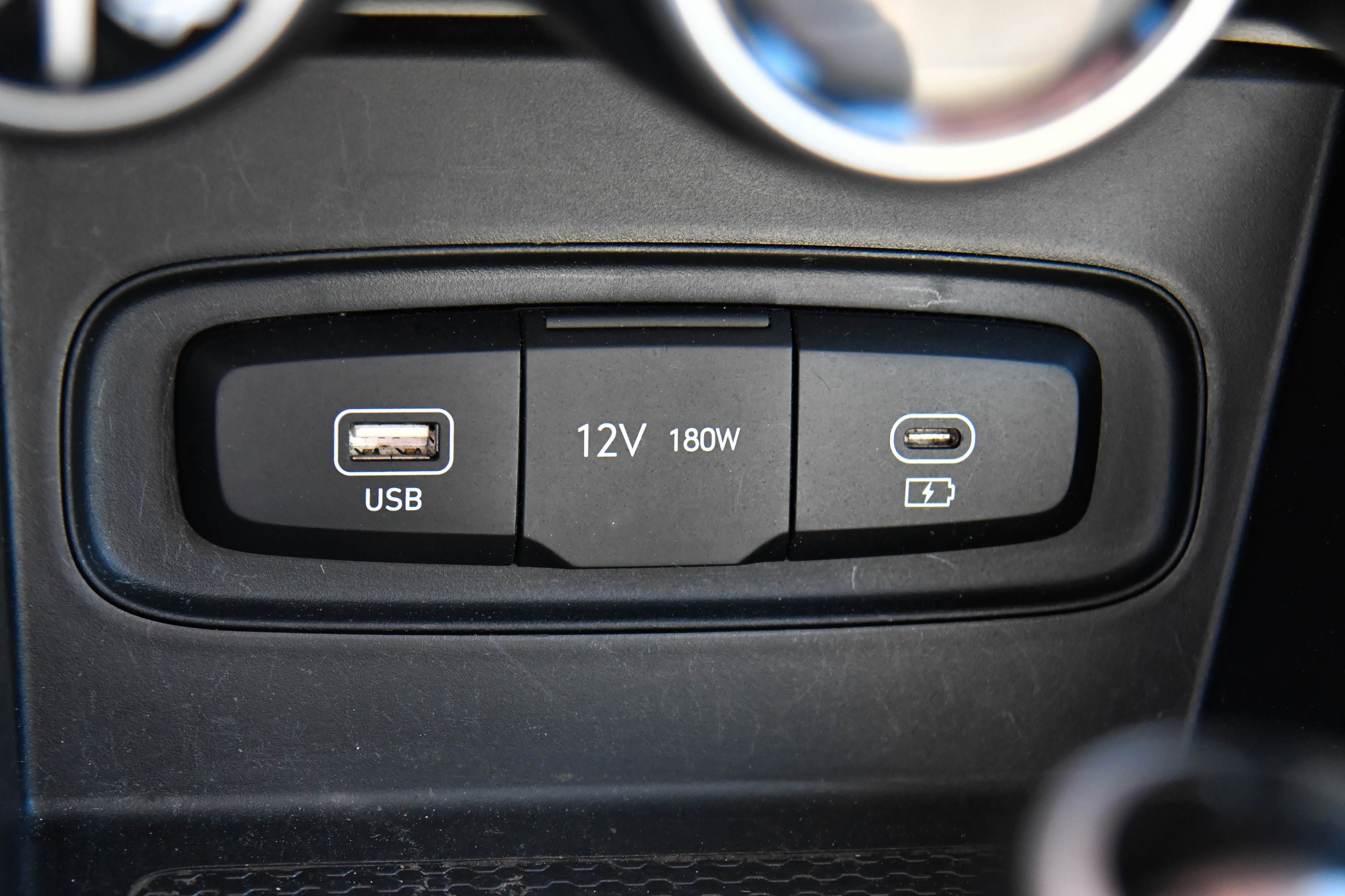 Used 2023 Hyundai Venue SEL w/ Cargo Package image 23