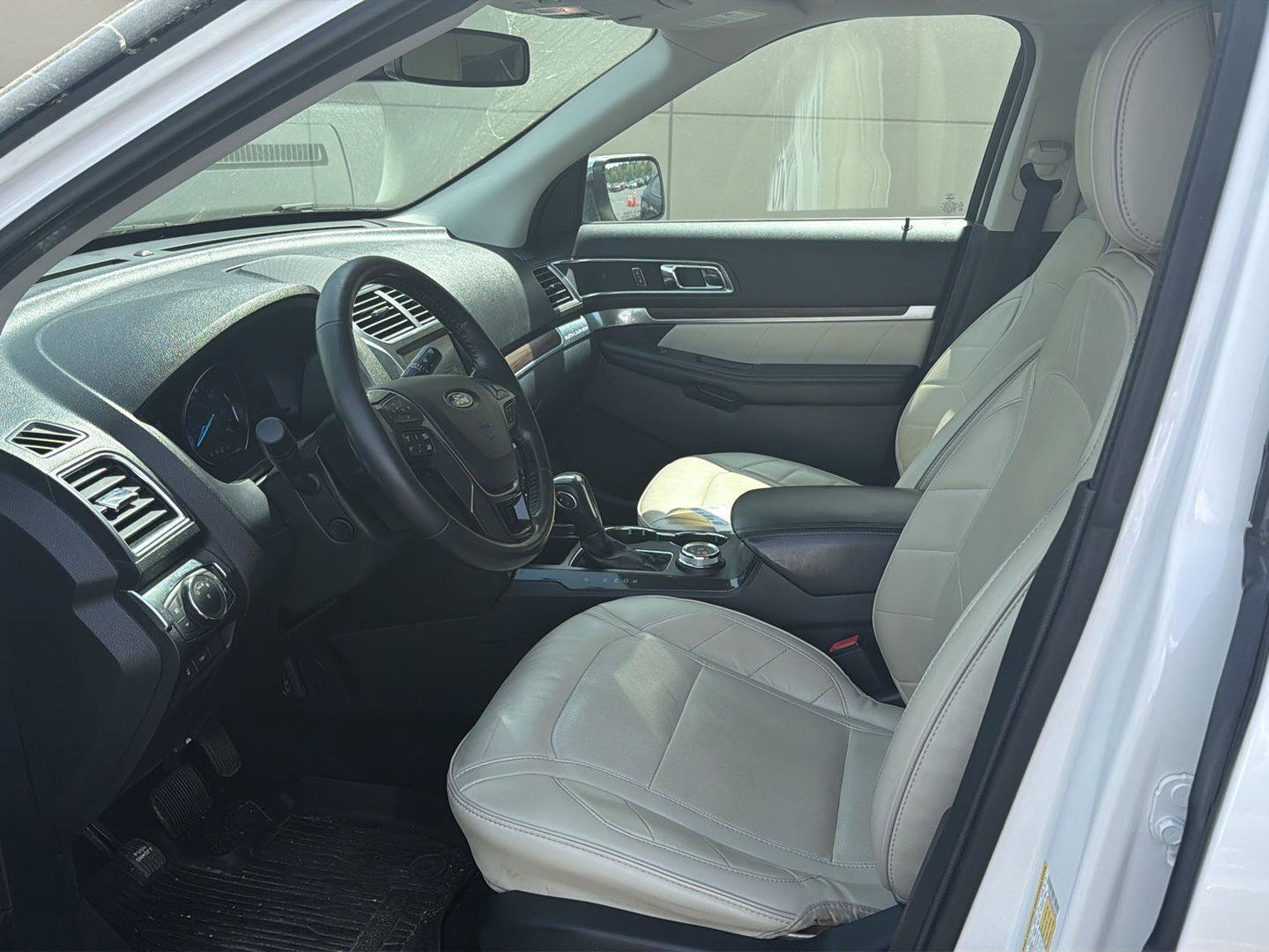 Used 2019 Ford Explorer Limited w/ Limited Luxury Package AWD/4WD image 7