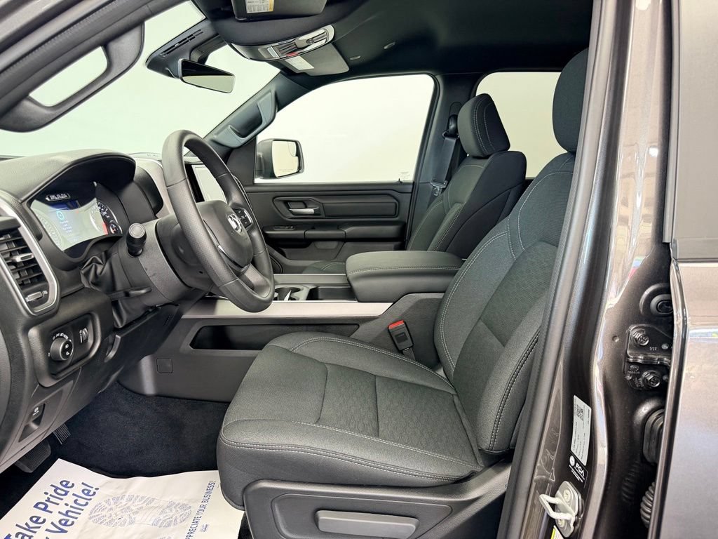 New 2026 RAM 1500 Express AWD/4WD image 3