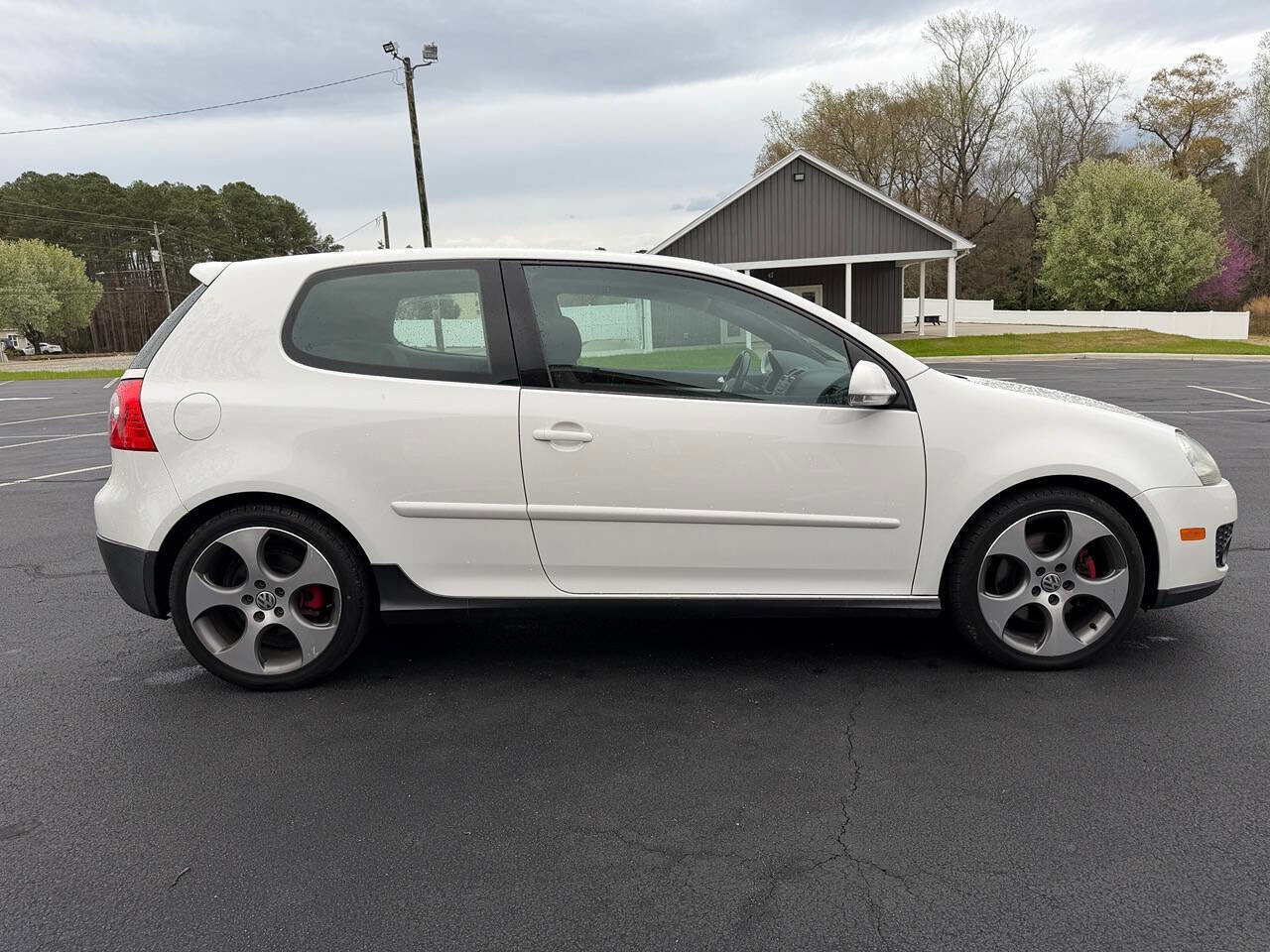 Used 2009 Volkswagen GTI Base PZEV 2dr Hatchback 6A image 9
