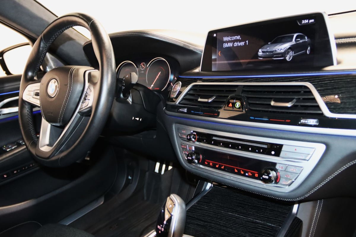 Used 2019 BMW 750i RWD image 69