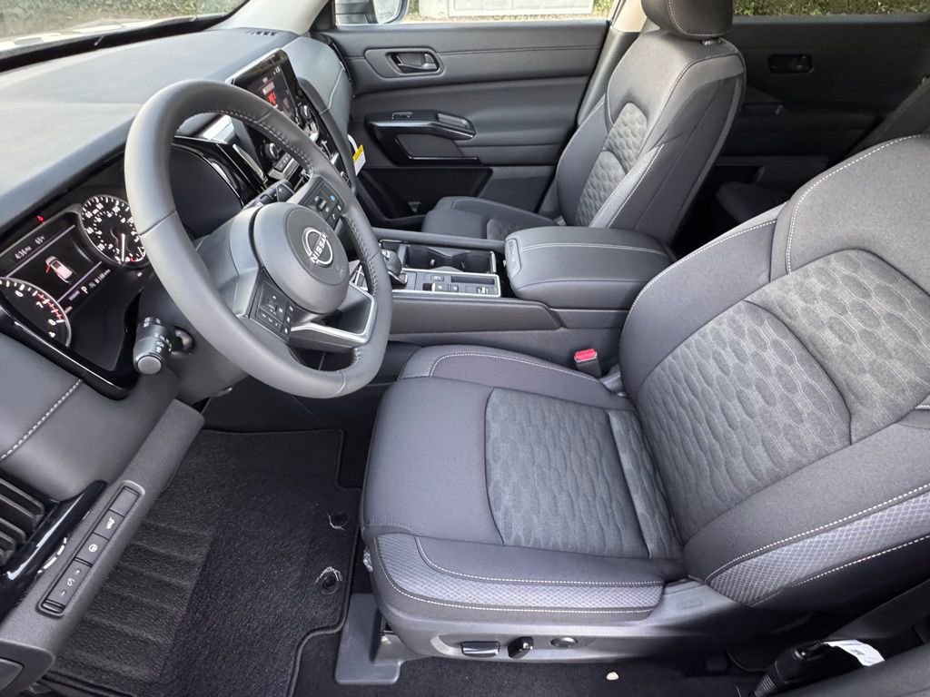 New 2025 Nissan Pathfinder SV image 9