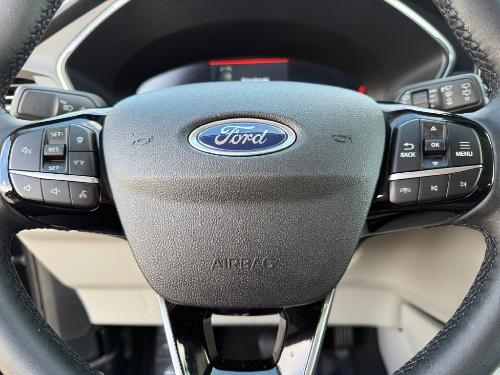 Used 2023 Ford Escape Platinum w/ Premium Technology Package AWD/4WD image 20