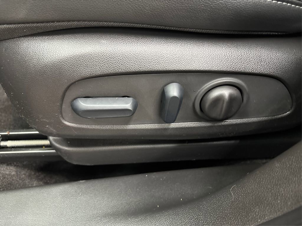 Used 2023 Buick Encore GX Select AWD/4WD image 35