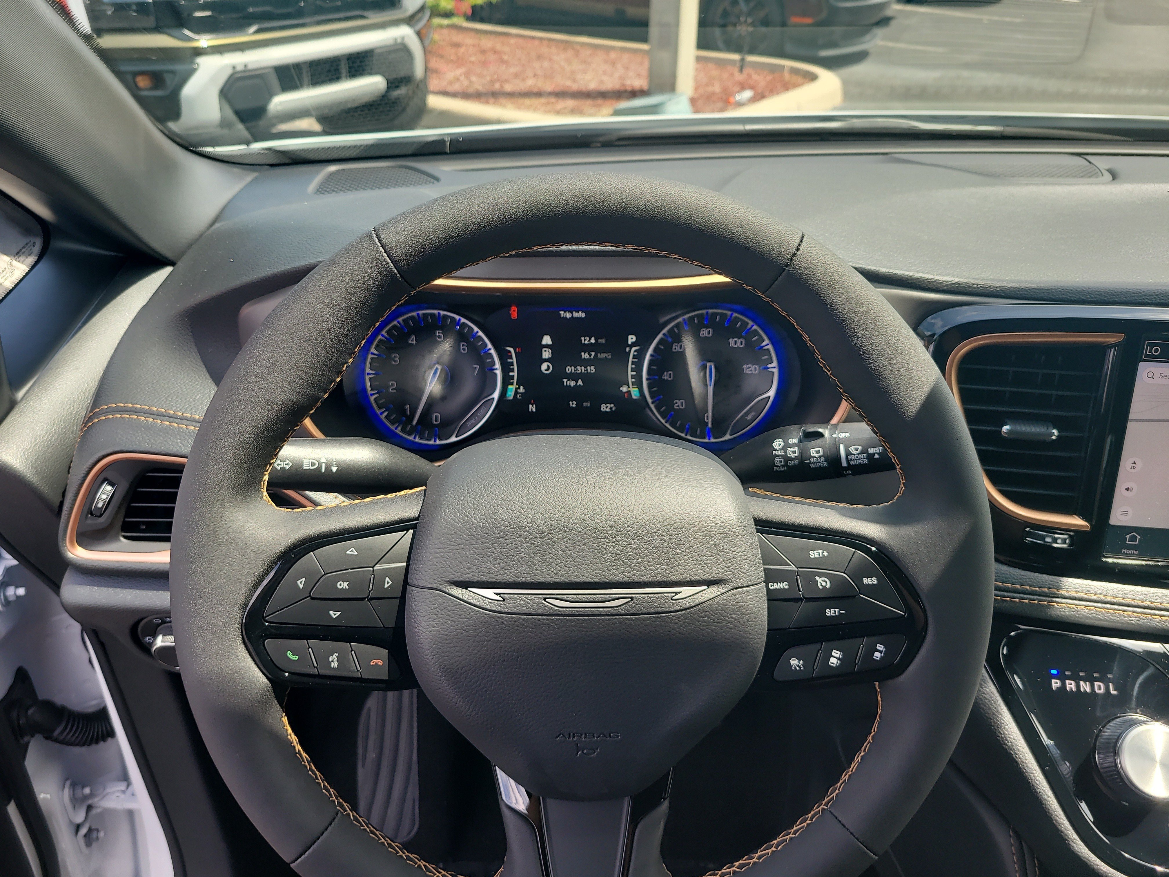 New 2027 Chrysler Pacifica Pinnacle w/ Theater Group FWD image 22