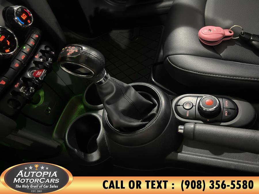 Used 2019 MINI Cooper 2-Door Hardtop w/ Storage Package image 29