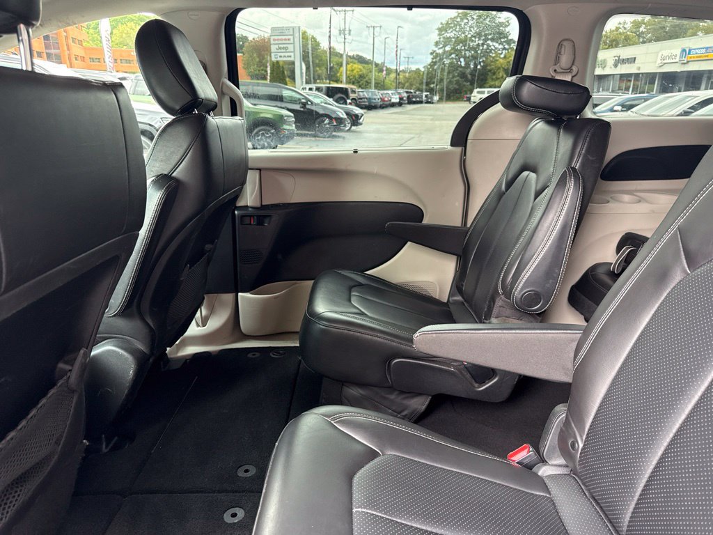 Used 2020 Chrysler Voyager Lxi FWD image 12