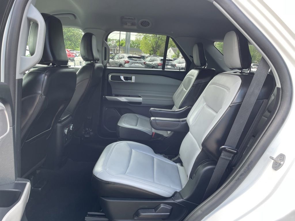 Used 2021 Ford Explorer XLT w/ Equipment Group 202A AWD/4WD image 41