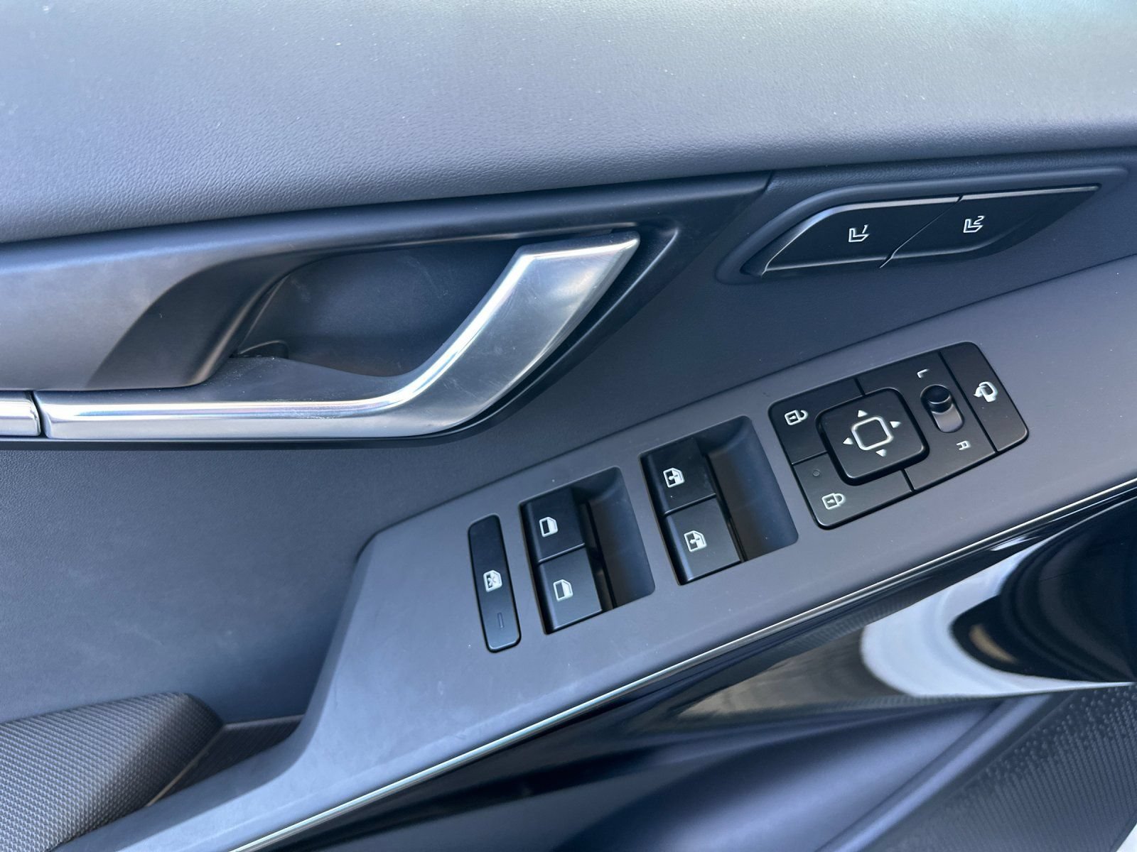 Used 2024 Kia Niro Wave FWD image 11