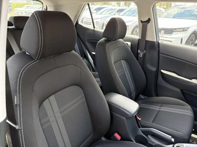 Used 2025 Hyundai Venue SEL FWD image 16