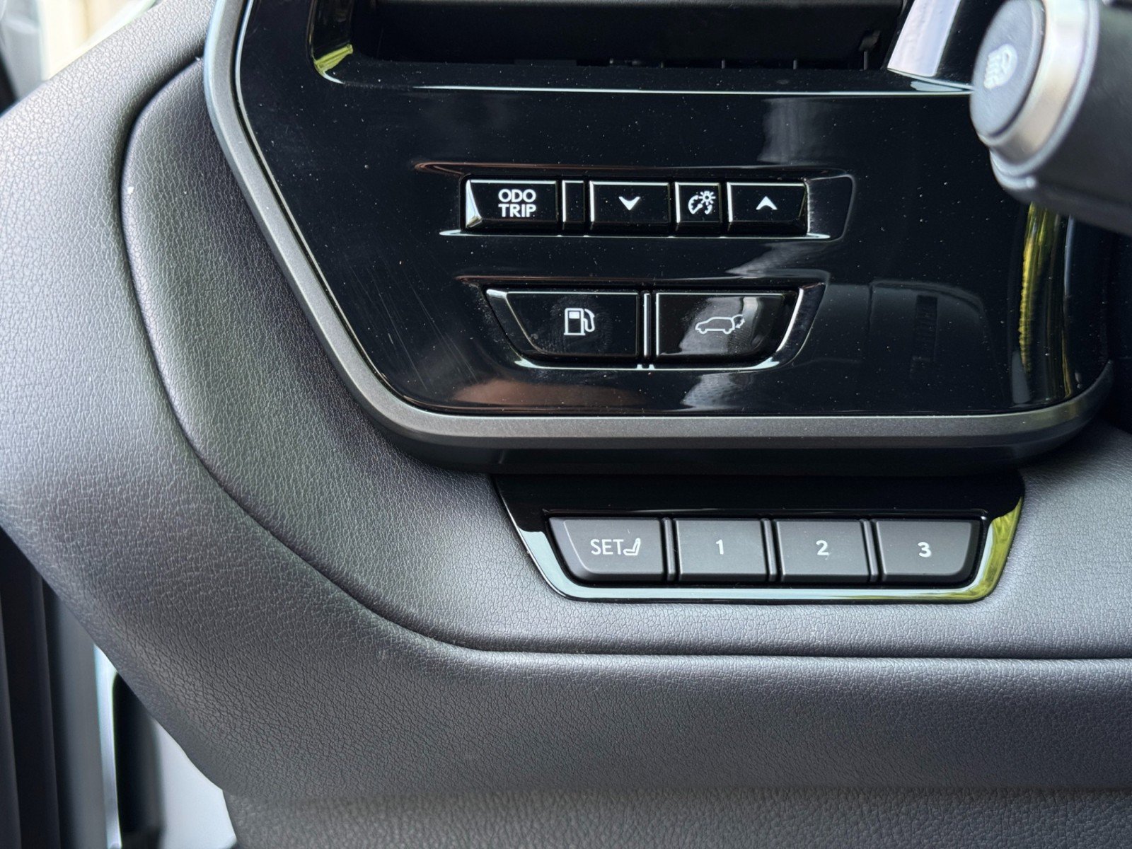 Used 2024 Lexus TX 500h AWD w/ Technology Package image 17