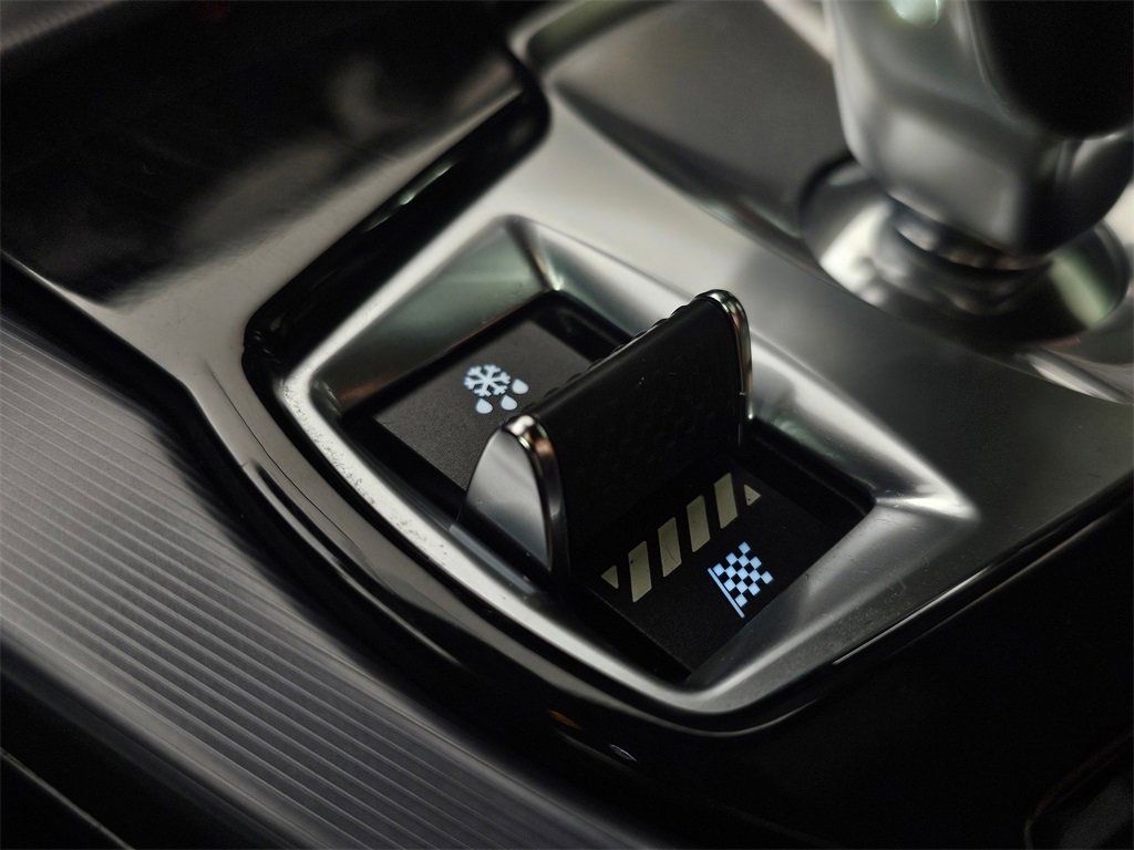 Used 2018 Jaguar F-TYPE R image 28