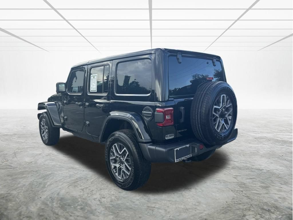 Used 2025 Jeep Wrangler Unlimited Sahara AWD/4WD image 6