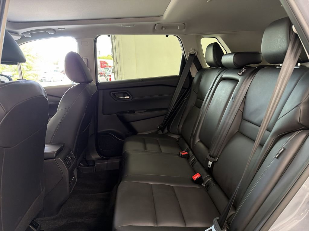 Certified 2025 Nissan Rogue SL w/ Tech Package AWD/4WD image 17