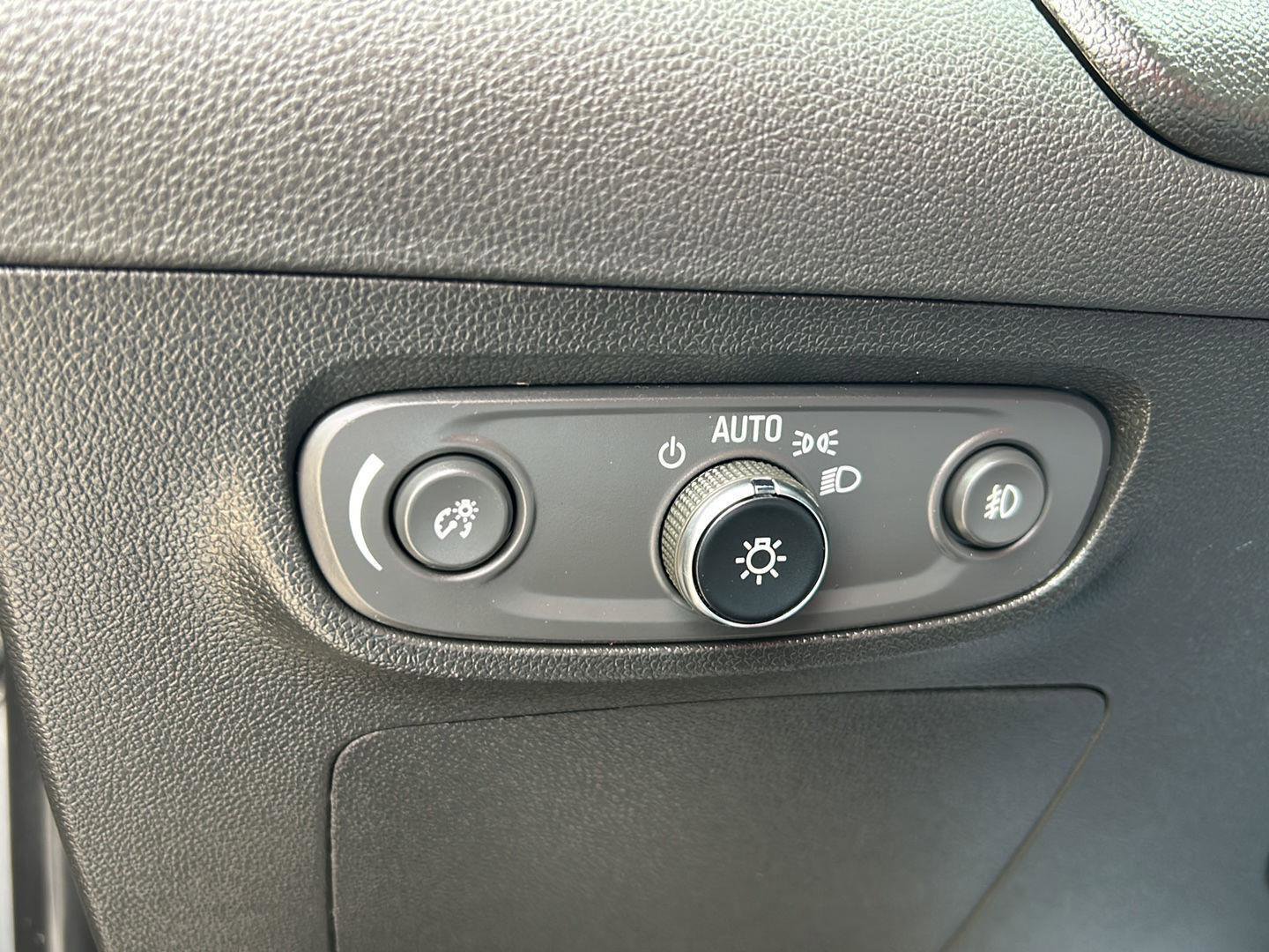 Used 2023 Buick Encore GX Select w/ Sport Touring Package FWD image 12