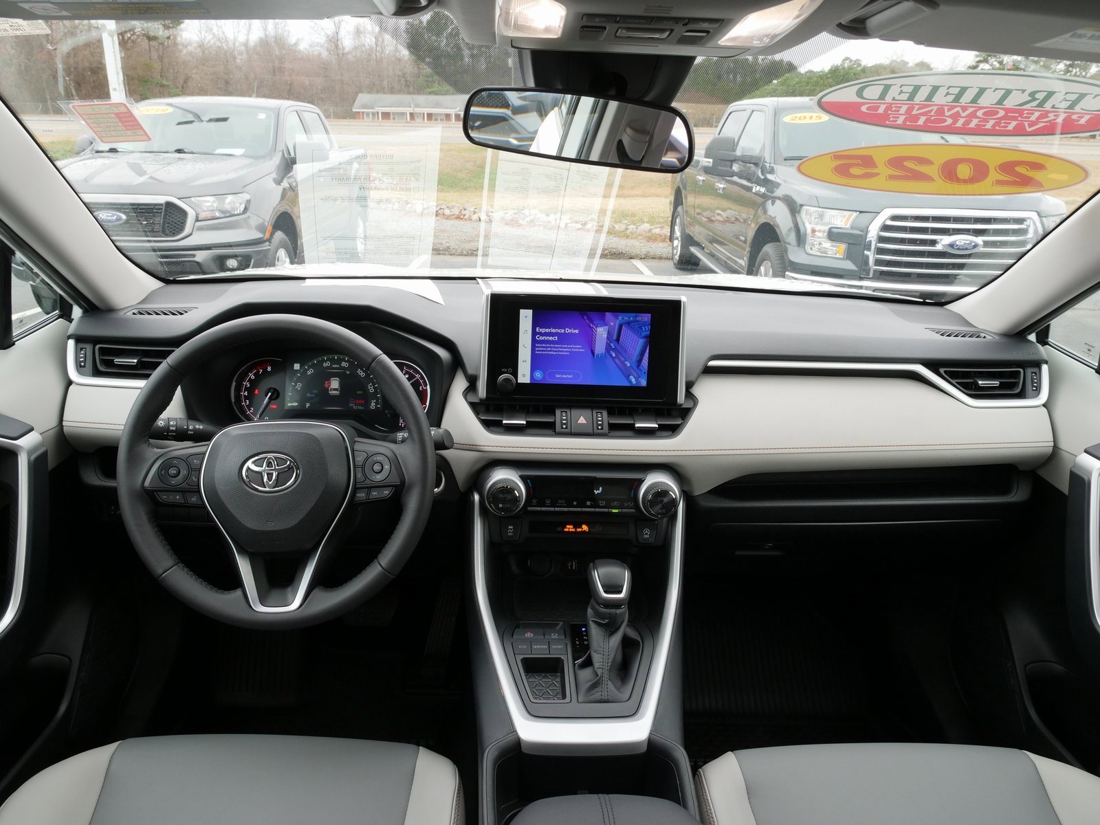Used 2025 Toyota RAV4 XLE Premium image 20
