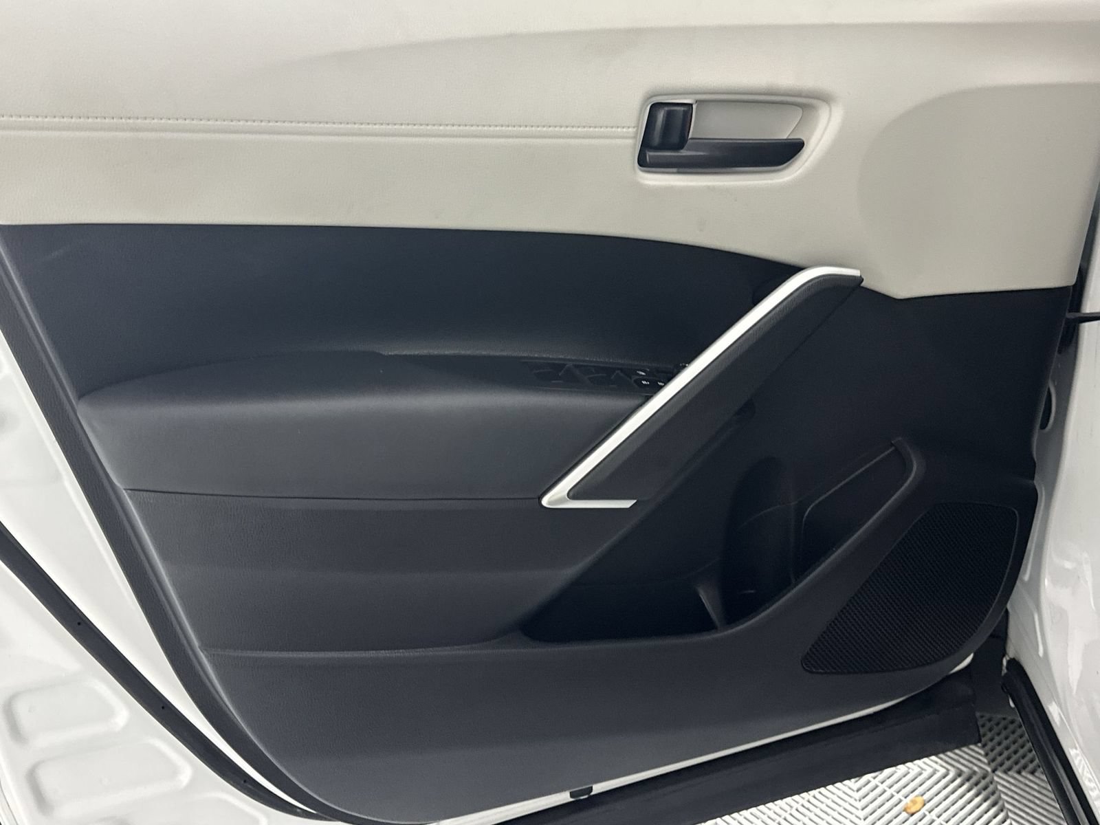 Used 2022 Toyota Corolla Cross L FWD image 28