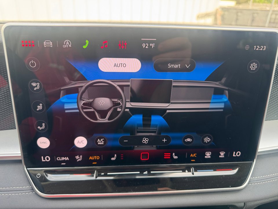 New 2026 Volkswagen Tiguan SE FWD image 18