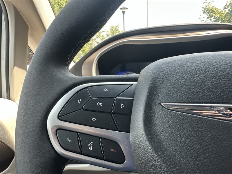 Used 2022 Chrysler Voyager LX FWD image 22