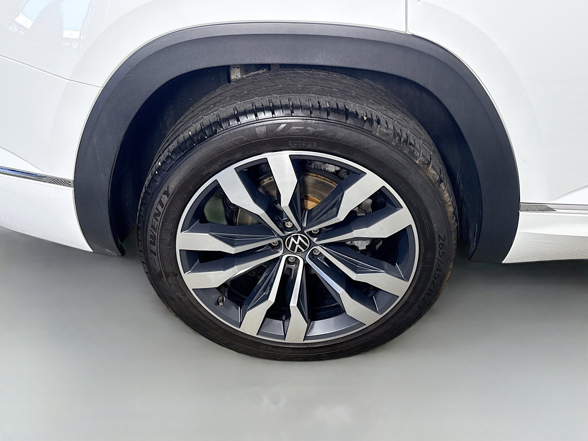 Used 2021 Volkswagen Atlas SEL R-Line image 33