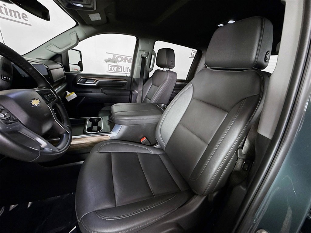 Used 2025 Chevrolet Silverado 3500 LT w/ Safety Package image 25