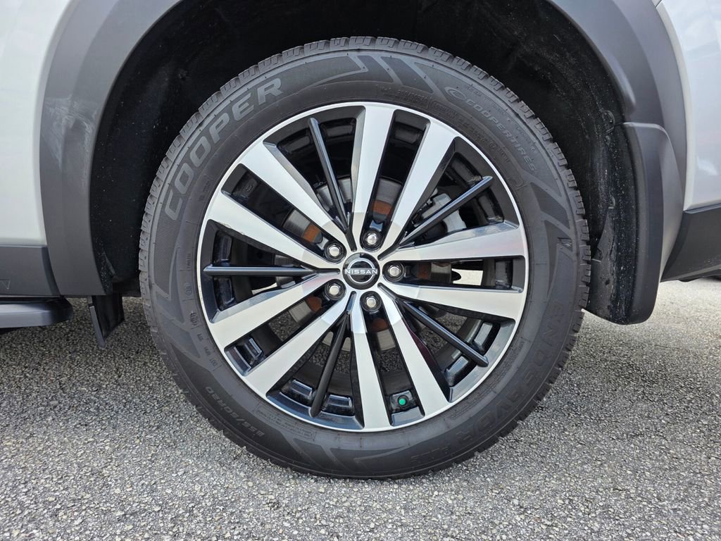 Used 2024 Nissan Pathfinder Platinum w/ Cargo Package image 17