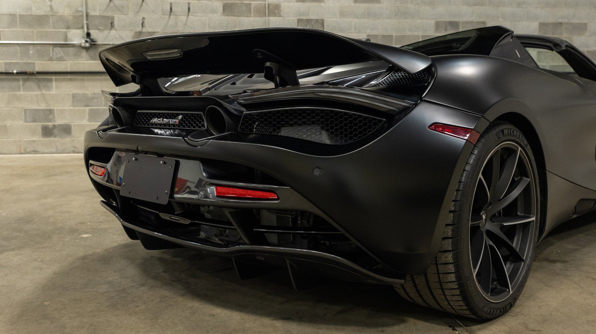 Used 2020 McLaren 720S Spider image 25