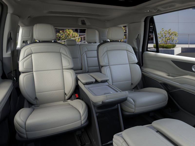 New 2025 Lincoln Navigator Reserve image 11