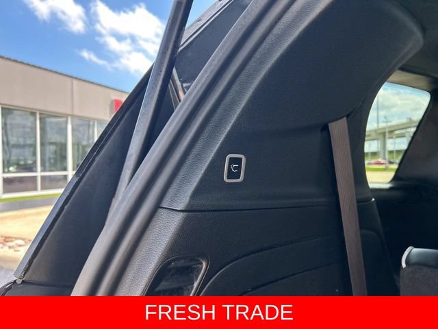 Used 2024 Chrysler Pacifica Premium FWD image 13